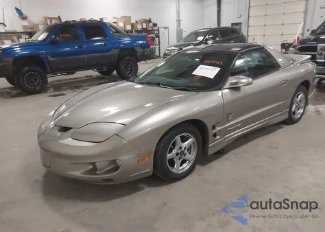 2001 Pontiac Firebird z USA, uszkodzony, nr VIN 2G2FS22K512137180